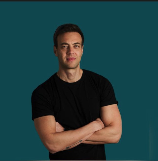 Leandro Vasino, fundador de TRADERS, en un punto de venta